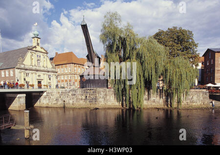 Deutschland, Lüneburger Heide, Lüneburg, altes Kaufhaus, alten Kran, Europa, Niedersachsen, Blick auf die Stadt, Fluss, Ilmenau, Haus, Gebäude, Barockfassade, Fischmarkt, 1332, Swing Kran, stellenweise, Zinsen, Kultur, Sommer, Urlaub route der Alp Ostsee Stockfoto