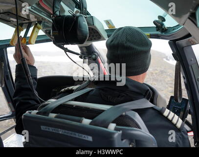 Ein gelandeter Hubschrauber, eine Art von Drehflügler in dem heben und Schub liefern wir von Rotoren. Vom 21. Jahrhundert Stockfoto