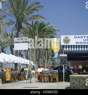 Spanien, Mallorca, Arenal, Straßencafés, Touristen, die Balearen, Insel, Mittelmeer, Café, Tourismus, Urlaub, Sommer, Wirtschaft, Gastronomie, Urlaub, Erholung, promenade Stockfoto