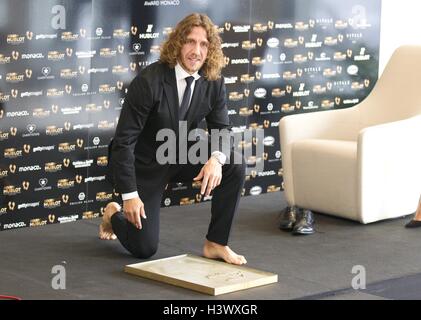 Monaco, Monaco. 11. Oktober 2016. Monaco, 11. Oktober 2016: Golden Foot Hublot Fußball Auszeichnungen im Yacht Club Monaco mit Carles Puyol | Verwendung Weltweit © Dpa/Alamy Live-Nachrichten Stockfoto