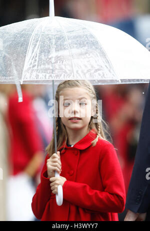 Madrid, Spanien. 12. Oktober 2016. Prinzessin Sofia von Borbon, die Teilnahme an einer Militärparade während der bekannt als Nationalfeiertag Dia De La Hispanidad, Spanien, in Madrid, auf Mittwoch, 12. Oktober 2016. Bildnachweis: Gtres Información Más lokalen auf line,S.L./Alamy Live News Stockfoto