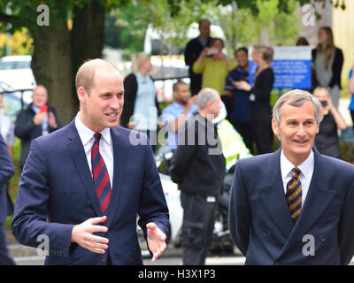 Der Duke of Cambridge traf durch Lord Leutnant von Hampshire zu einem offiziellen Besuch in einen Einstieg Gesundheitsprogramm an der Arche Conference Center Basingstoke und North Hampshire Hospital mit Schwerpunkt auf Arbeit Beschäftigungsmöglichkeiten für Kriegsveteranen zu bieten. Der Herzog wird weitere Einblicke in das @StepIntoHealth-Programm und lernen Sie einige seiner aktuellen Teilnehmer und Absolventen. Bildnachweis: Gary Blake/Alamy Live-Nachrichten Stockfoto