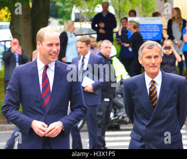 Der Duke of Cambridge traf durch Lord Leutnant von Hampshire zu einem offiziellen Besuch in einen Einstieg Gesundheitsprogramm an der Arche Conference Center Basingstoke und North Hampshire Hospital mit Schwerpunkt auf Arbeit Beschäftigungsmöglichkeiten für Kriegsveteranen zu bieten. Der Herzog wird weitere Einblicke in das @StepIntoHealth-Programm und lernen Sie einige seiner aktuellen Teilnehmer und Absolventen. Bildnachweis: Gary Blake/Alamy Live-Nachrichten Stockfoto