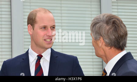 . Der Duke of Cambridge traf durch Lord Leutnant von Hampshire zu einem offiziellen Besuch in einen Einstieg Gesundheitsprogramm an der Arche Conference Center Basingstoke und North Hampshire Hospital mit Schwerpunkt auf Arbeit Beschäftigungsmöglichkeiten für Kriegsveteranen zu bieten. Der Herzog wird weitere Einblicke in das @StepIntoHealth-Programm und lernen Sie einige seiner aktuellen Teilnehmer und Absolventen. Bildnachweis: Gary Blake/Alamy Live-Nachrichten Stockfoto