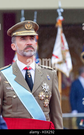 Madrid, Spanien. 12. Oktober 2016. Madrid, 10.12.2016 König Felipe König Felipe, Letizia Königin, Prinzessin Leonor und Prinzessin Sofia besuchen die Militärparade in Madrid anlässlich der der nationale Tag von Spanien RPE/Albert Nieboer/NETHERLANDSOUT/Point de Vue Out - NO WIRE SERVICE - Kredit: Dpa/Alamy Live-Nachrichten Stockfoto