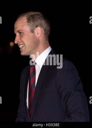 London, UK. 12. Oktober 2016. Der Herzog von Cambridge, Prinz William, kommt am Royal Hospital Chelsea, die MOD Arbeitgeber Anerkennung System Gold Awards Gutschrift zu präsentieren: Guy Corbishley/Alamy Live News Stockfoto