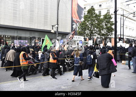 London, UK. 12. Oktober 2016. Muslimen marschieren während Ashura Tag 2016 in der Oxford Street - Credit: Stefano Padoan/Alamy Live News Stockfoto