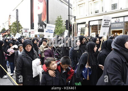 London, UK. 12. Oktober 2016. Muslimen marschieren während Ashura Tag 2016 in der Oxford Street - Credit: Stefano Padoan/Alamy Live News Stockfoto