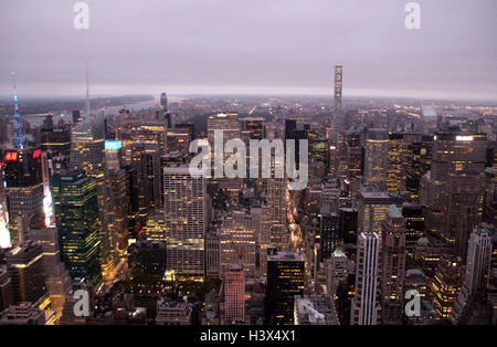 New York, USA. 29. Sep, 2016. Blick von New York bei Sonnenaufgang das Empire State Building in New York, USA, 29. September 2016. Foto: Christina Horsten/Dpa/Alamy Live News Stockfoto