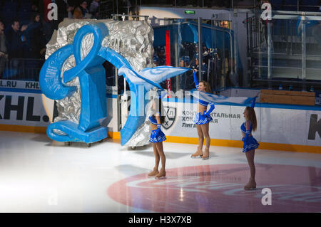 Moskau, Russland. 12. Oktober 2016. Eishockey Spiel Dynamo Moskau Vs Slovan Bratislava auf Russland KHL-Meisterschaft am 12. Oktober 2016, in Moskau, Russland. Slovan gewann 5:3 Credit: Alexander Mitrofanov/Alamy Live News Stockfoto