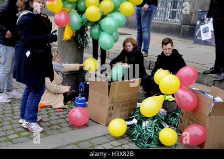 Kopenhagen, Dänemark. 13. Oktober 2016. Studentischen Protest Rallye Vorbereitungen in in Kopenhagen. Bildnachweis: Francis Joseph Dean/Deanpictures/Alamy Live-Nachrichten Stockfoto