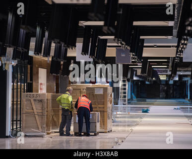 Schönefeld, Deutschland. 12. Oktober 2016. Die Baustelle des Hauptstadt-Flughafens Berlin Brandenburg Willy Brandt (BER) in Schönefeld, Deutschland, 12. Oktober 2016. Foto: PATRICK PLEUL/Dpa/Alamy Live News Stockfoto