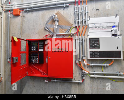 Schönefeld, Deutschland. 12. Oktober 2016. Der Feueralarm-Detektor von Pier Süd am Flughafen Berlin Brandenburg Willy Brandt (BER) in Schönefeld, Deutschland, 12. Oktober 2016. Foto: PATRICK PLEUL/Dpa/Alamy Live News Stockfoto