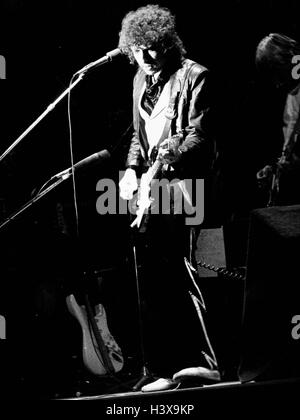 12. November 1975 führt - Paris, Frankreich - Welt berühmten Folk-Sänger BOB DYLAN live im Konzert in der Pavillon in Paris. (Kredit-Bild: © Keystone Presseagentur/Keystone USA über ZUMAPRESS.com) Stockfoto