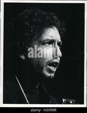 1. Januar 1974 führt - Los Angeles, Kalifornien, USA - Folk-Sänger Bob Dylan während einer live Show. (Kredit-Bild: © Keystone Presseagentur/Keystone USA über ZUMAPRESS.com) Stockfoto