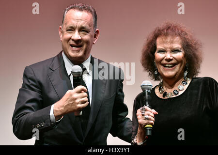 Tom Hanks und Claudia Cardinale Rom 13. Oktober 2016. Rome Film Fest XI Ausgabe. Preis für Karrieren für Tom Hanks Foto Valentin Morariu/Pool/Insidefoto Credit: Insidefoto Srl/Alamy Live-Nachrichten Stockfoto