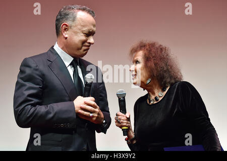 Tom Hanks und Claudia Cardinale Rom 13. Oktober 2016. Rome Film Fest XI Ausgabe. Preis für Karrieren für Tom Hanks Foto Valentin Morariu/Pool/Insidefoto Credit: Insidefoto Srl/Alamy Live-Nachrichten Stockfoto