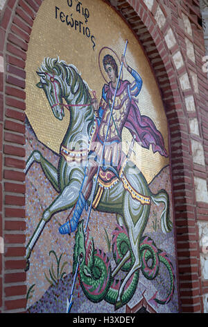 Mosaik, Darstellung St George slaying der Drache, Nea Moudania griechisch-orthodoxen Kirche, Mazedonien, Griechenland Stockfoto