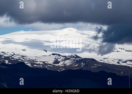 Nahaufnahme von Snowcap Schnee bedeckten Hekla Stratavolcano Island Stockfoto
