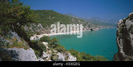 Italien, Sardinien, Provinz Nuoro, Golfo Tu Orosei, Küste, Bucht Cala Luna Island, Mittelmeer, Sardinien, Ostküste, Galle Küste, Felsen, Meer Stockfoto