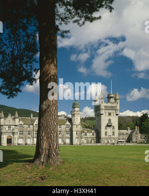 Großbritannien, Schottland, Aberdeenshire, Balmoral Castle, Europa, Nordwesteuropa, Insel, Sperre, Architektur, Struktur, 14. Jahrhundert, Sommerresidenz, Sommerresidenz, königliche Familie, Winsors, Detail, Schlosspark, Sehenswürdigkeit, Frühling, Stockfoto