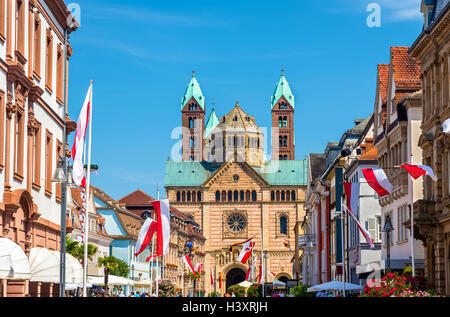 Blick auf den Dom zu Speyer aus der Maximilianstraße - Deutschland Stockfoto