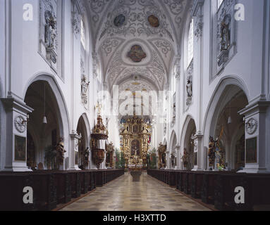 Deutschland, Oberbayern, Landsberg Lech, Pfarrkirche Mariä Himmelfahrt, Mittelschiff, Europa, Bayern, Stadt-Pfarrkirche Maria Himmelfahrt, Kirche, Basilika, Bänke, Sättel, Kanzel, Altar, Hochaltar 1680, J.Pfeiffer, Figuren von Heiligen, GAP Fresken, Kunst, Kultur, glauben, Religion, Christentum, Ort von Interesse Stockfoto