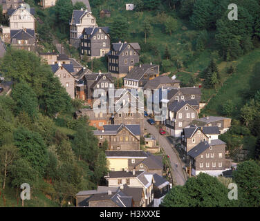 Deutschland, Thüringen, Lauscha, Stadtübersicht von oben, Europa, Stadt, Provinzstadt, Übersicht, Übersicht, Häuser, Wohnhäuser, Hausdächer, Einheit, einheitlich, Straße, hauptsächlich durch Straße Stockfoto