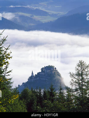 Österreich, Carinthia, hohe Ostern Witz, Landschaft, Nebel, außerhalb, Sankt Georgen, Längsee, Kalk, Felsen, Felsen, Burg, Festung, Schlosspark, Struktur, Bäume, Berge, Hügel, Ort von Interesse Stockfoto