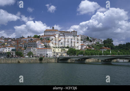 Portugal, Provinz Beira Litoral, Coimbra, Blick auf die Stadt, Rio lunar Ego, Brücke Stadt, Universitätsstadt, Häuser, Universität, Fluss, Stockfoto