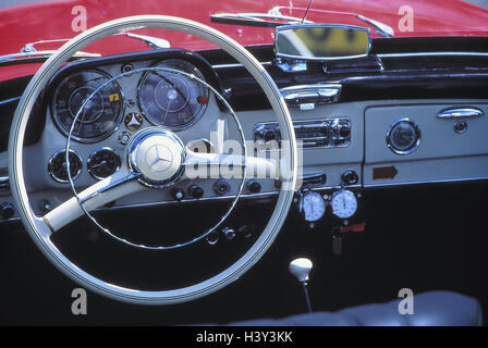 Auto, Oldtimer, Mercedes Benz 190 SL, Jahr Herstellung 1960, Cabrio, Detail, Cockpit, Armaturen, Steuer Auto, Pkw, Sportwagen, Cabrio, Cabriolet, Autotypen, innen, Spaziergang Hebel, Getriebe Stockfoto