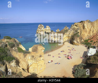 Portugal, Algarve, Praia do Camilo, Europa, Süd-, Europa, Urlaub, Resort, Reiseziel, Urlaub, Küste, Küste Galle, Rock, Strand, Sandstrand, Urlauber, Badegäste, Touristen, Erholung, erholen, entspannen, Erholung, Tourismus Stockfoto