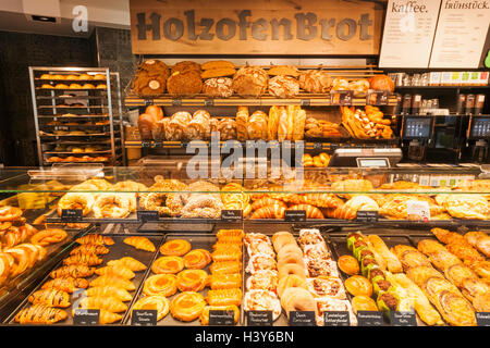 Deutschland, Bayern, romantische Straße, Dinkelsbuhl, Bäckerei Schaufenster Stockfoto