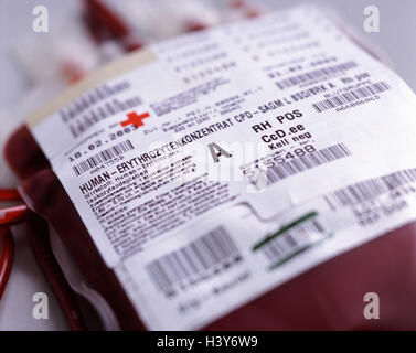 Gerät gespeichert, das Blut, Erythrozyten-Konzentrat, Detail, Blut, Blutbank, Blutspenden, Tasche, Aufkleber, Einträge, Blutgruppe, Konzentrat, Erythrozyten, Bluttransfusion, Medizin, Bluttransfusion, Heilung, Rettung, Forschung, Leben retten, Produkt pho Stockfoto