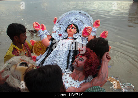 Durga Idol Bishorjon, Stockfoto
