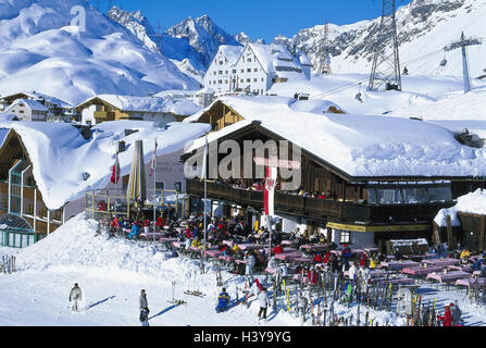 Österreich, Tirol, Berg Arl, St. Christoph, lokale Ansicht, Hospiz Alm, Sonnenterrasse, Winter Winterlandschaft, Bergregion, Berglandschaft, St. Christoph in den Bergen Arl, winter-Sport Platz, Skigebiet, Schigebiet, Skifahrer, Touristen, Winter Vaca Stockfoto