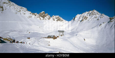 Österreich, Tirol, Berg Arl, St. Anton, Ulmer Hütte, Valugagrat, Skifahrer, Winter, Europa, Winterlandschaft, Berglandschaft, Bergregion, Skigebiet St. Anton in den Bergen Arl, Valuga Grat, Arlberggebiet, Skipisten, Stockfoto