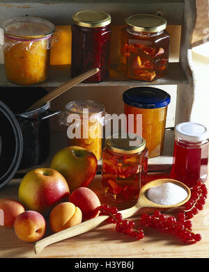Regal, Brille, Marmelade, Obst, Beeren, Art, anders, noch Leben, Erhaltung, Konservierung, Lebensmittel, Marmeladengläser, Marmeladengläser, Brille, Gelee, Obst Gelee, Marmelade, verbreiten, Konserven, süß, Kurs, Obst, Obst-Arten, Beeren, Erhaltung, Äpfel, Pfirsiche, c Stockfoto