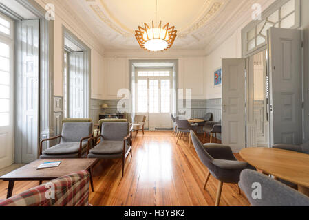 Wohnzimmer in das Gepäck Hostel & Suites Hotel in Coimbra, Portugal, Europa Stockfoto