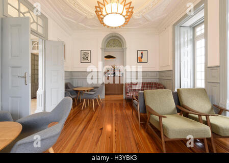 Wohnzimmer in das Gepäck Hostel & Suites Hotel in Coimbra, Portugal, Europa Stockfoto