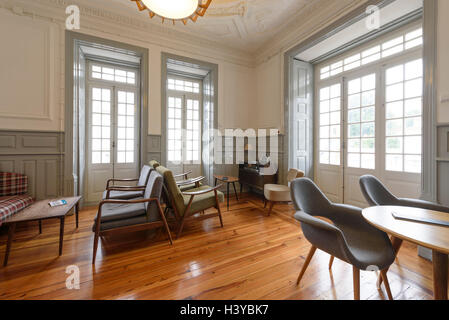 Wohnzimmer in das Gepäck Hostel & Suites Hotel in Coimbra, Portugal, Europa Stockfoto