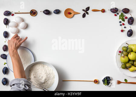 Hintergrund mit Zutaten für Obst Backen Stockfoto