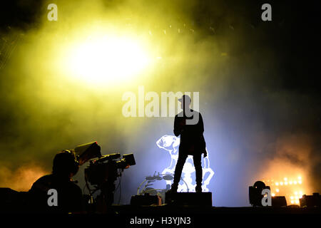 BENICASSIM, Spanien - 17 Juli: Chase & Status (britische elektronische Musik Produktion Duo Band) im Konzert am FIB Festival am 17. Juli 2014 in Benicassim, Stockfoto