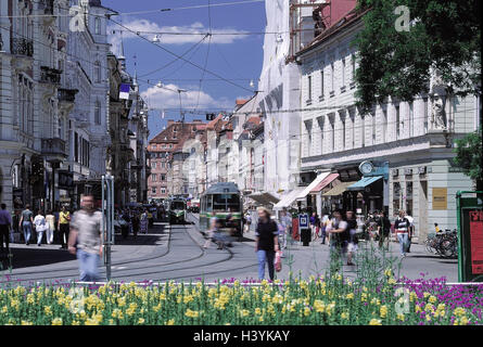 Österreich, Steiermark, Graz, Blick auf die Stadt, des Herrn Lane, Straßenbahnen, außerhalb der Stadt, Straßenszene, Häuser, Passanten, Fußgänger, Straßenbahn Stockfoto