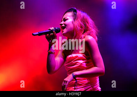 BENICASSIM, Spanien - 19 Juli Lily Allen (berühmte Sängerin) führt auf FIB Festival am 19. Juli 2014 in Benicassim, Spanien. Stockfoto