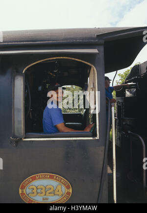 Süden, Afrika, Westkap, garden Route, Dampfmaschine, "Outeniqua Choo-Tjoe", Lokomotive, Detail, Dirigent, Stoker, Afrika, Süden, Afrika, Provinz Westkap, Westkap, Kap-Provinz South African Railways, Eisenbahn, Schmalspur-Eisenbahn, schmal Stockfoto