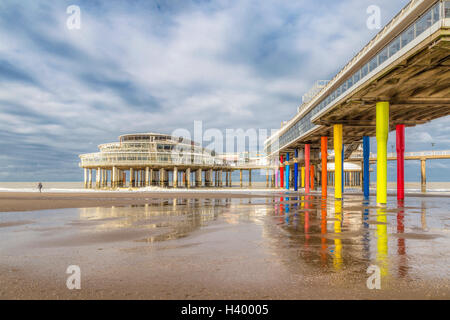 Strand und Pier Scheveningen, Den Haag, den Haag, an der niederländischen Nordsee-Küste, Süd-Holland, Niederlande, Europa. Stockfoto