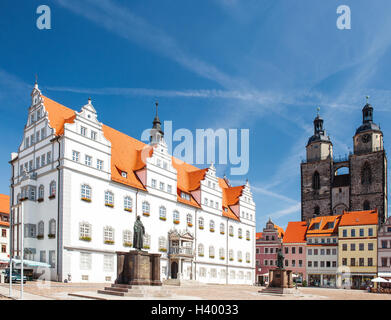 Marktplatz in Wittenberg, Platz der alten deutschen Stadt. Denkmäler von Martin Luther und Philipp Melanchthon. Wittenberg ist L Stockfoto