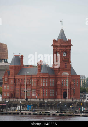 Die Senedd Nationalversammlung für Wales und Pierhead Gebäude an der Cardiff Bay, South Wales. Stockfoto