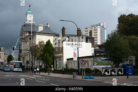 Neue Cross Road, London, UK Stockfoto